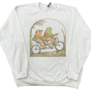 “Vintage Frog and Toad Tandem Bike Sweatshirt – Whimsical Graphic Pullover”